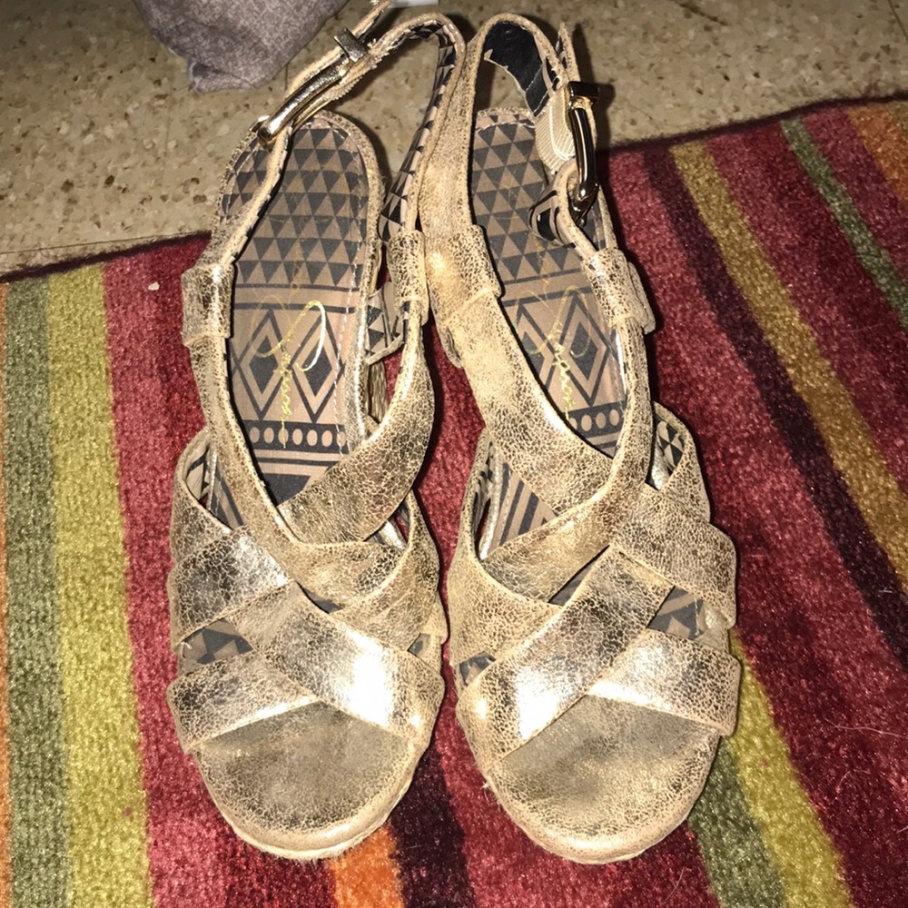 Shiny gold rope wedges